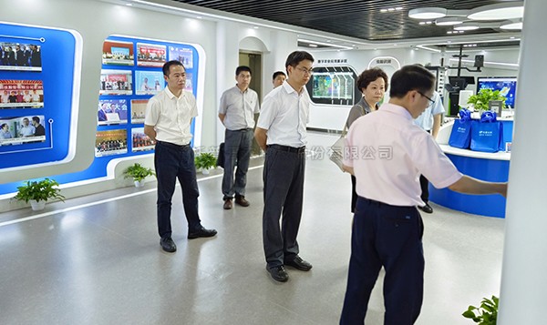 浙江省科技厅副厅长吴卿、台盟省委会主委陈清莉一行赴芭乐视频APP下载IOS下载网站调研考察
