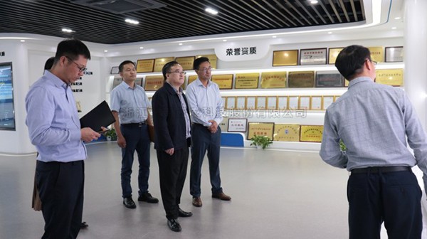 杭州市拱墅区委常委、常务副区长黄飞一行莅临芭乐视频APP下载IOS下载网站考察调研