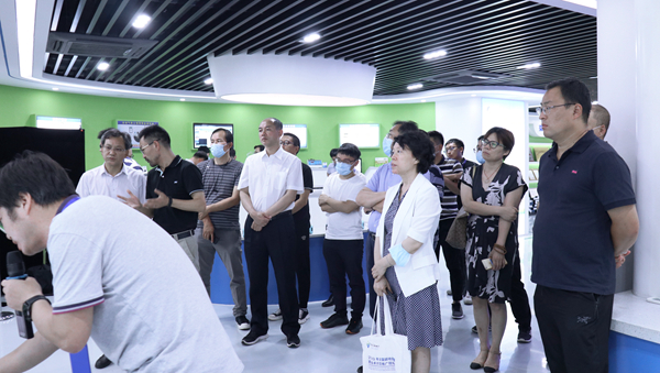 与会领导专家一行莅临芭乐视频APP下载IOS下载网站参观调研