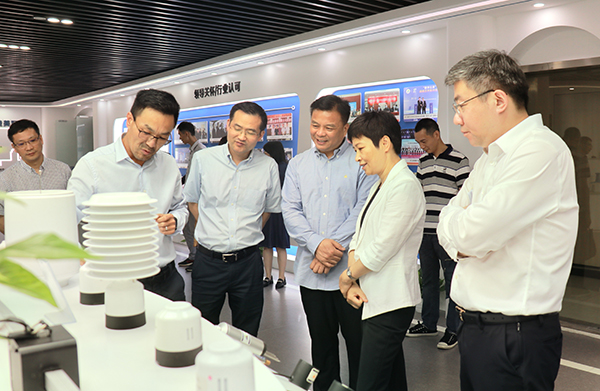 省科技厅党组书记何杏仁一行赴芭乐视频APP下载IOS下载网站调研农业科技工作
