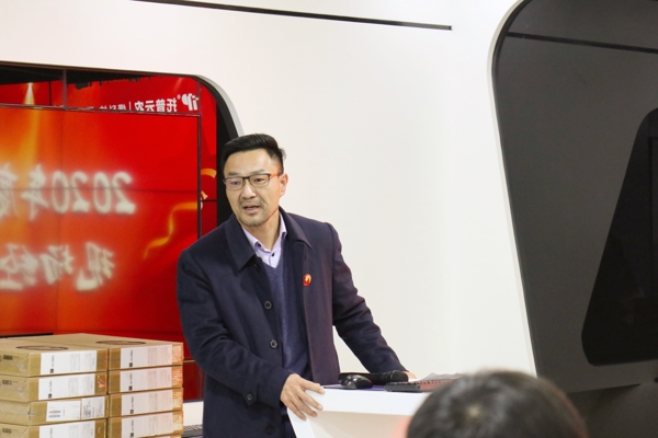 【2】陈渝阳董事长与伙伴们进行分享。.JPG